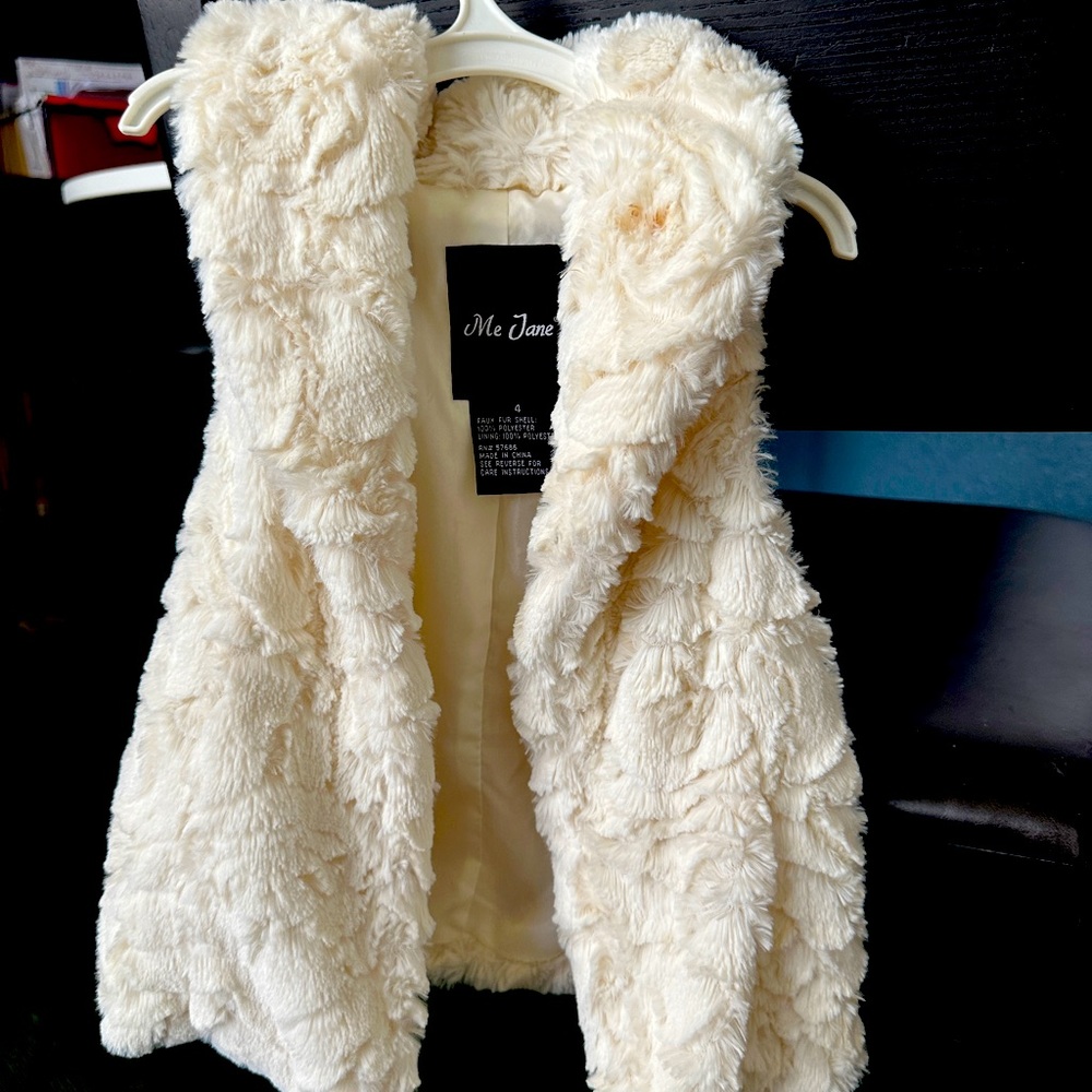Plush off white Girls Vest - size 4.